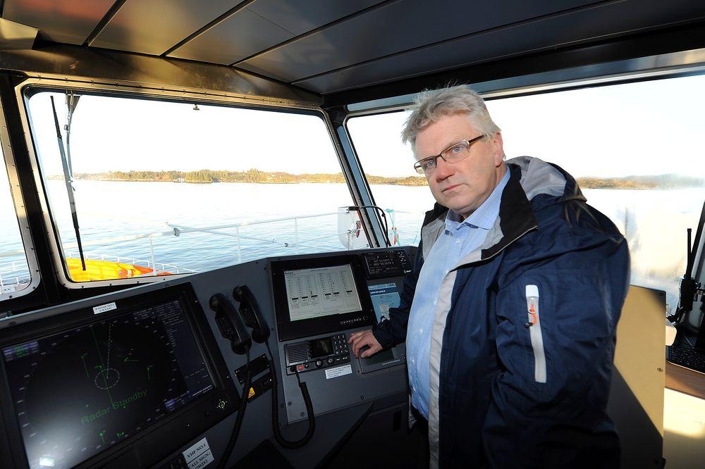 Daglig leder Jon Arne Silgjerd i Automasjon og Data AS med VMMS-systemet om bord i World Calima i overfartsmodus. «Sjøsykeindeksen» forteller kapteinen hvor behagelig overfarten føles for passasjerene. 