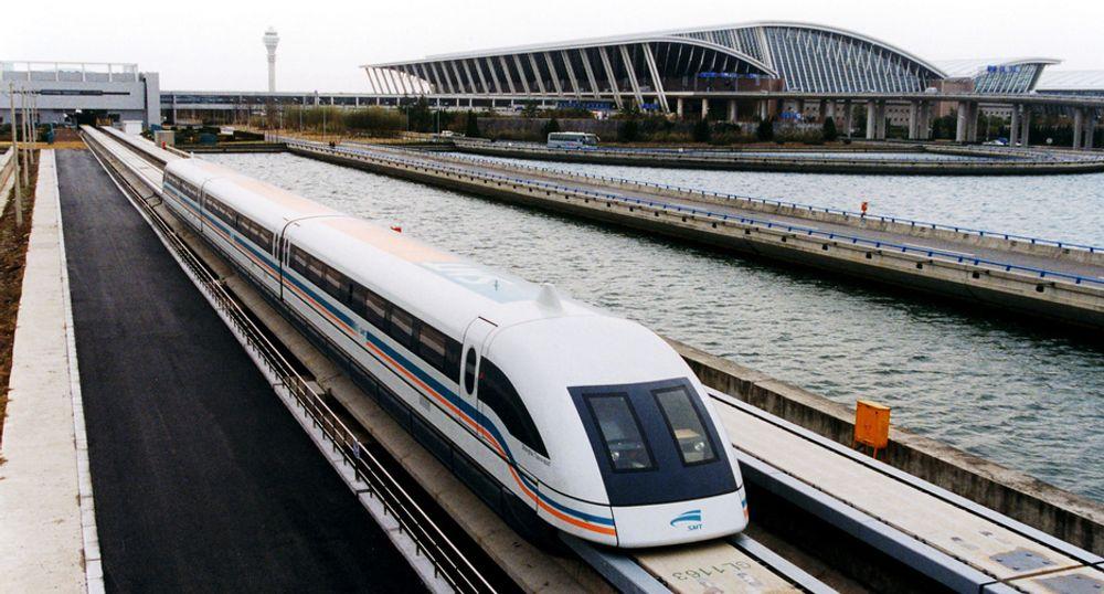 FØRSTE HURTIGTOG: Flytoget i Shanghai er det første magnetiske svevetoget som har oppnådd høye hastigheter. Det er verdens raskeste tog i ordinær trafikk (431 km/h).