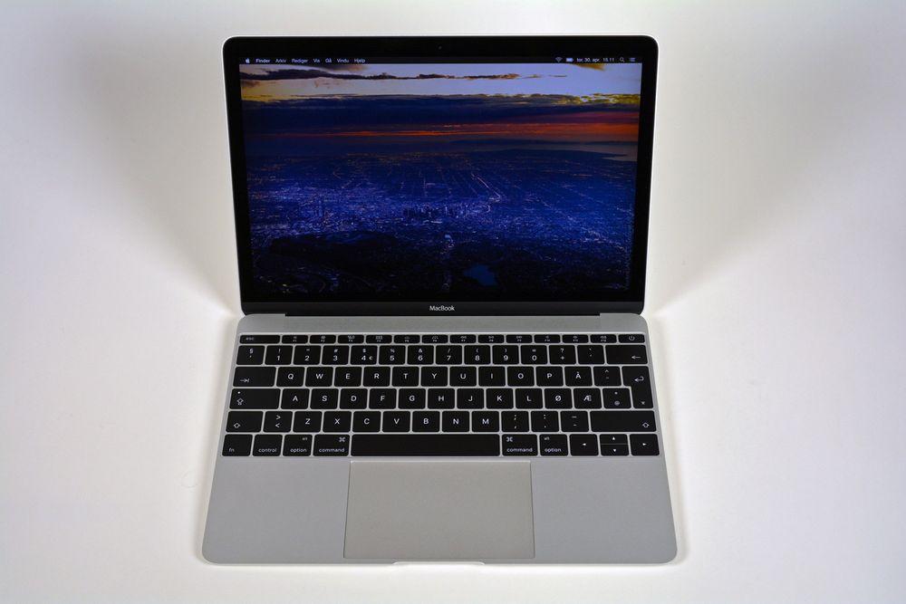 MacBook har klassisk Apple-utforming, bare at nesten alt er mindre. 