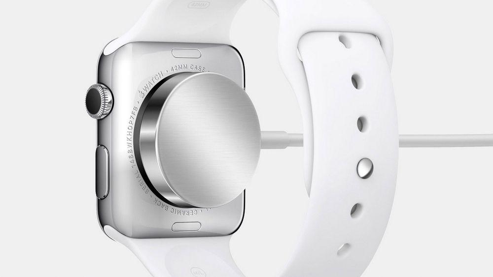Apple Watch kommer med en magnetisk ladeforbindelse.