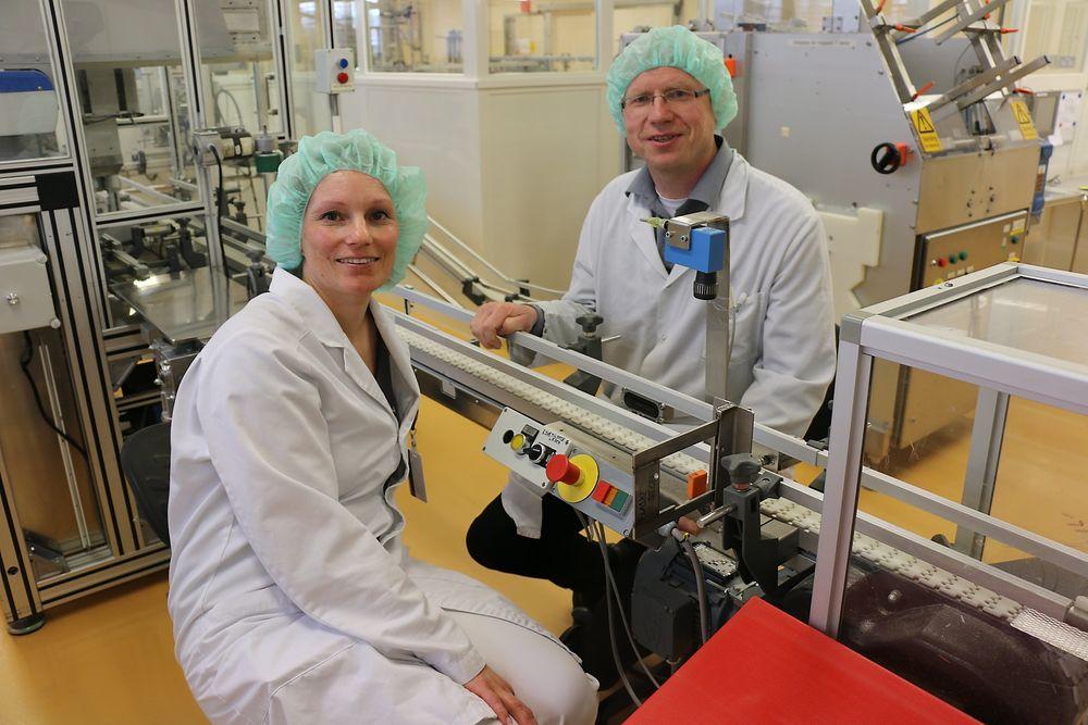 Fagforeningsnestleder Tove Guttorm Rangmel og leder Harald Munch i NITOs bedriftsgruppe. Rangmel har kjøpt akskjer for 30.000 i Curida.  – Drømmen er å produsere stamceller, sier bioteknologen.