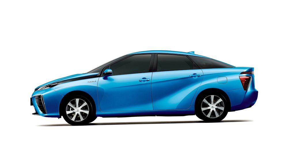 Toyotas første serieproduserte brenselcellebil (FCV) lanseres innen april 2015 i Japan og på sommeren i Danmark, Tyskland og England. Norge må vente minst til 2016. 