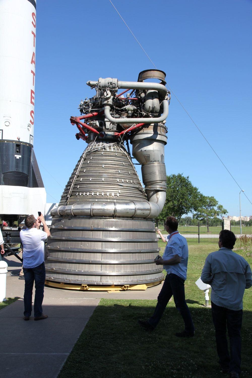 Dette er en Rocketdyne F1 som ble brukt som motor på Saturnprogrammet på 1960-tallet. Denne rakettmotoren med gassgenerator er fortsatt den kraftigste som er laget. 