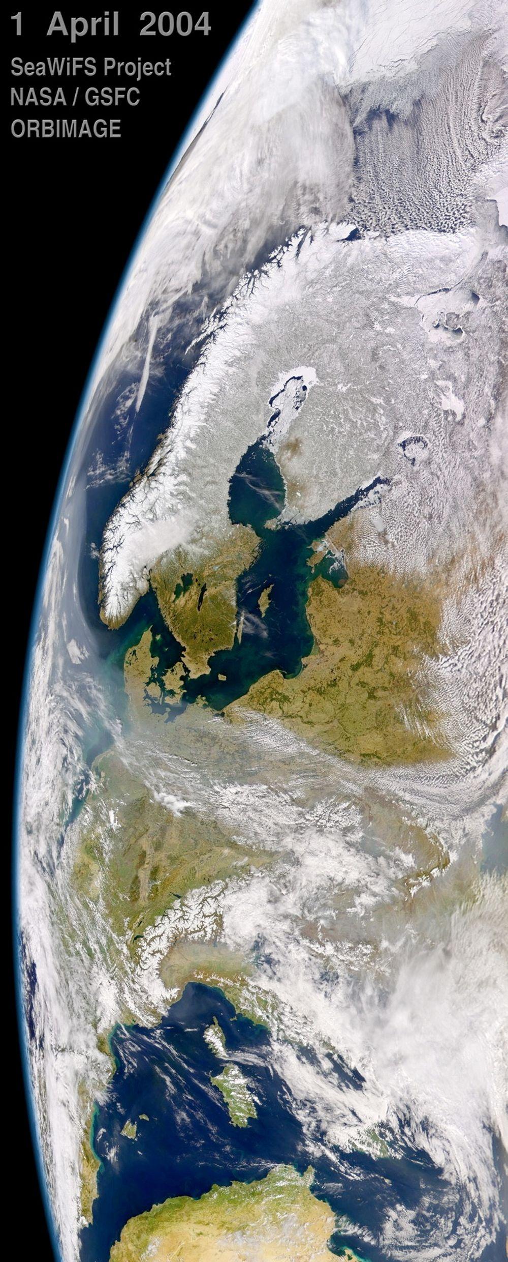 NORGE OG BALTIKUM: Bildet er tatt 1. april 2004 fra OrbView-2 satellitten. 