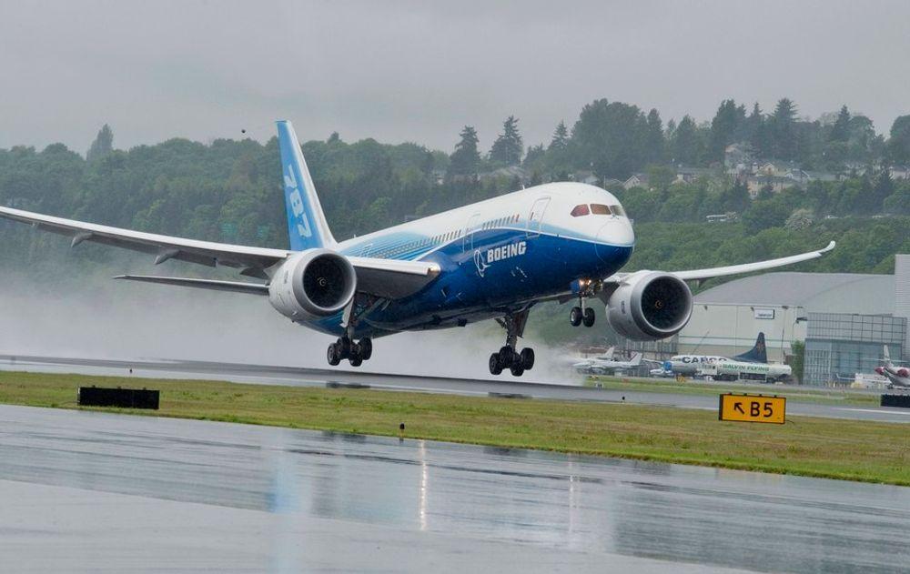 Air France-KLM skal bestille 25 slike Boeing 787 med opsjon på ytterligere 25. Flyselskapet vil bestille 60 av Airbus-konkurrenten A350 XWB.