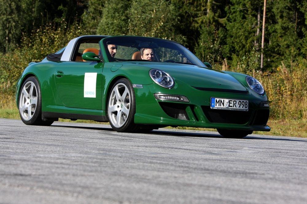 Med et klassisk targatak og irsk grønn-lakk, må vel eRUF Greenster sies å være blant de vakreste elbilene som finnes. Selvsagt skal Dr. Ing. h.c. F. Porsche AG ha mesteparten av æren for det.