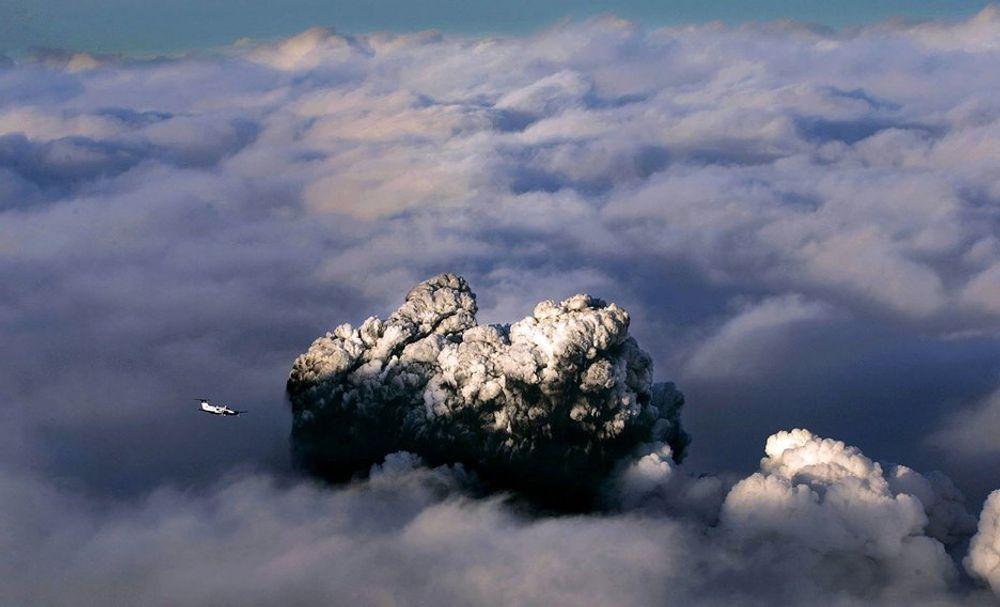 SKAPTE KAOS: Vulkanutbruddet fra Eyjafjallajökull i april i fjor lammet flytrafikken i Europa. Nå mener Nicernica Aviation de har laget teknologien som tillater fly å oppdage hvor mye aske som finnes i luften og om det er trygt å fly gjennom den.