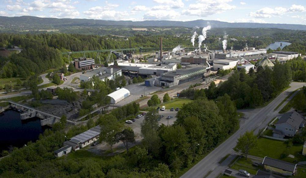 Norske Skogs fabrikk på Follum ved Hønefoss står i fare for å miste nøkkelpersonell. Da kan det bli stans for alltid, frykter sentralt ansatte. De tror det blir vanskelig å starte fabrikken igjen fordi kompetansen tapes.