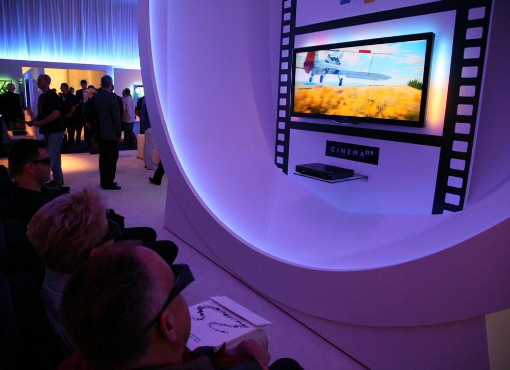 IFA: Interesserte kan teste ut Philips' nye 21:9-TV, som selvsagt også har 3D.