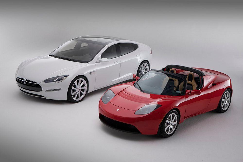 Tesla Motors produserer i dag elbilen Roadster (t.h). Om to år skal det amerikanske selskapet følge opp med sjuseteren Model S.