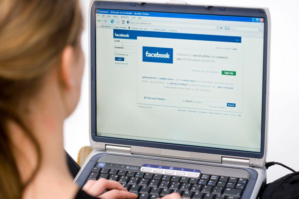 FORBUDSTID: Mange bedrifter velger å forby sosiale medier som Facebook. - Uklokt og kortsiktig. mener eksperter.