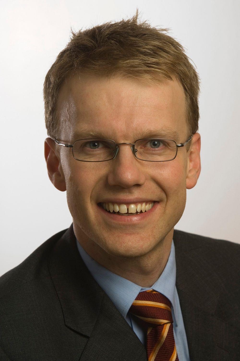 AVVENTENDE: Statssekretær Erik Lahnstein