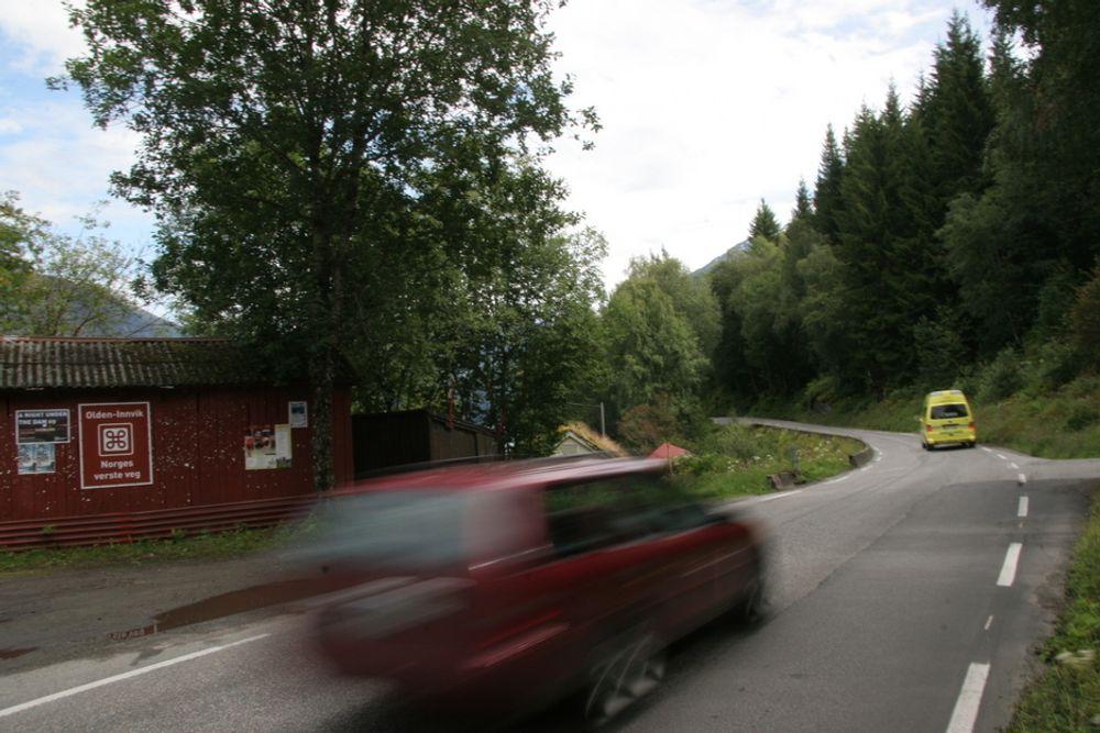 DÅRLIG VEI: I vinter ble Riksveg 60 kåret til Norges verste veg, men penger til å utbedre veien lar vente på seg.