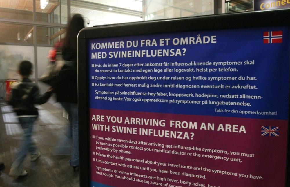 ADVARSEL: Plakater varsler de reisende om symptomer på svineinfluensa.