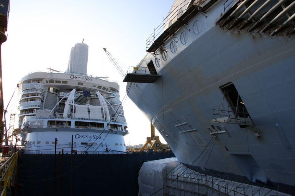 GIGANTER: Oasis of the Seas og søsteren Allure of the Seas er verdens største, men har også påført STX Europe store tap og ekstrakostnader.