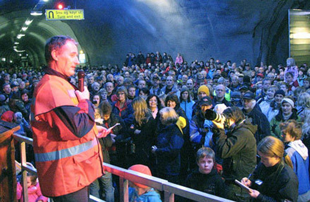 Prosjektleder Oddbjørn Pladsen arrangerte åpen dag med 6.000 deltakere i Eiksundtunnelen sist helg. Nå er det offisiell åpning for hele Eiksundsambandet.