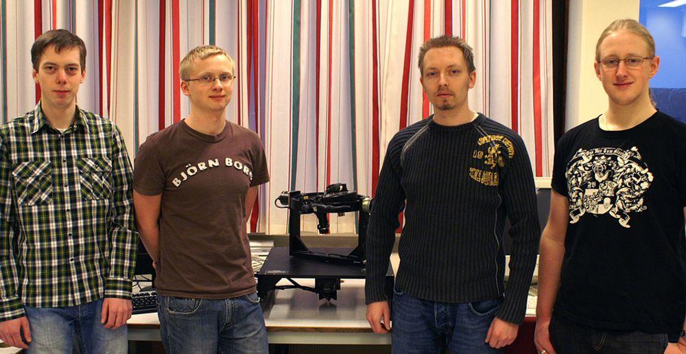 Romteknologistudenter ved Høgskolen i Narvik.  Fra venstre Tor-Marius Steihaug (student), Rune Schlanbusch (stipendiat) og studentene Lasse Ulvær og Aleksander Aas.