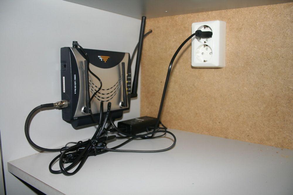 Et rutermodem fra ICE gir trådløs internett i komfortavdelingen - når det er dekning.