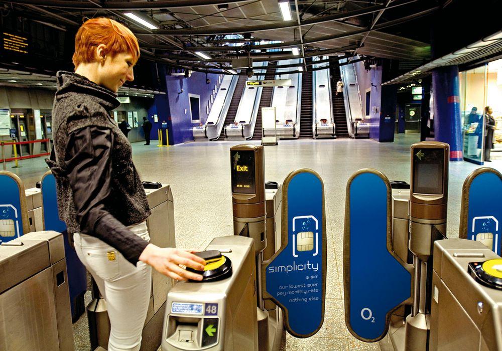 NFC I LONDON:
Pilotbrukere kan betale på Underground i London med en NFC-telefon