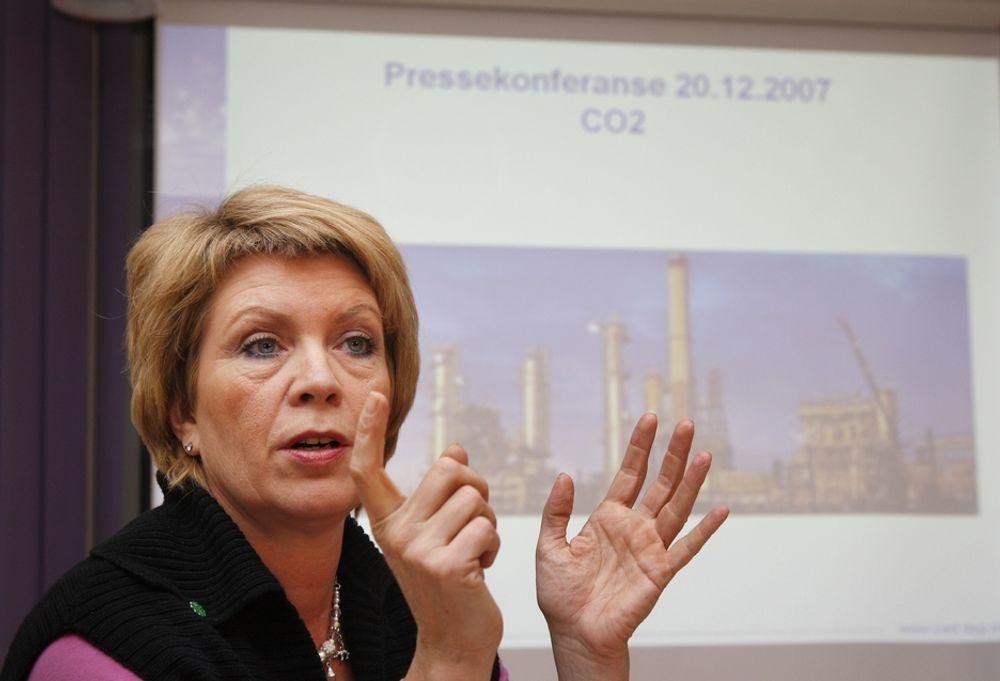 VIL BLI HISTORISK: Statsråd Åslaug Haga tror på et grønt sertifikatmarked med Sverige er mulig fra 2010. Selv ønsker hun å bli husket som fornybarminister'n.