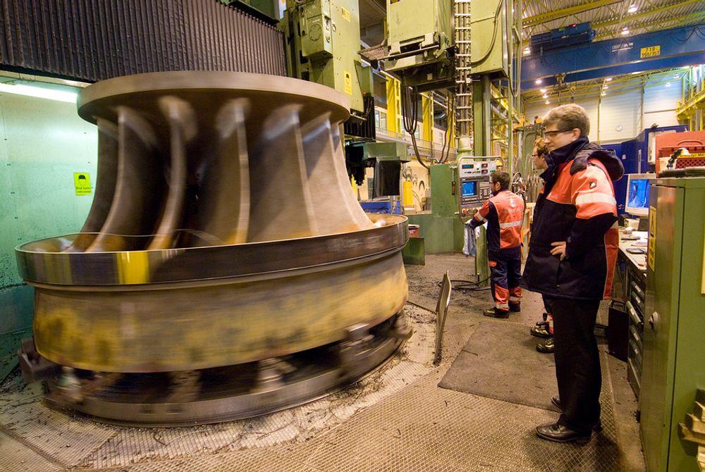REHABILITERES: I verkstedet på Sørumsand blir et turbinhjul til Solbergfoss kraftverk rehabilitert.