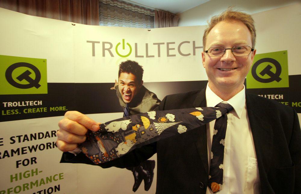 ER MUMMIFISERT: Trolltech-leder Eirik Chambe Eng - eller sjefstrollet som han kaller seg selv - feiret Nokias oppkjøp ved å ta på seg et finsk Mummi-slips. Selv tjente han 115 millioner kroner på handelen.