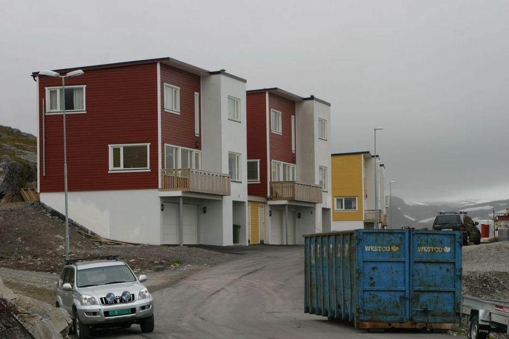 RÅDYRT: Boligprisene i Hammerfest ligger på 30 000 - 40 000 kroner per kvadratmeter. Her et nyoppført leilighetsbygg i nærheten av flyplassen.