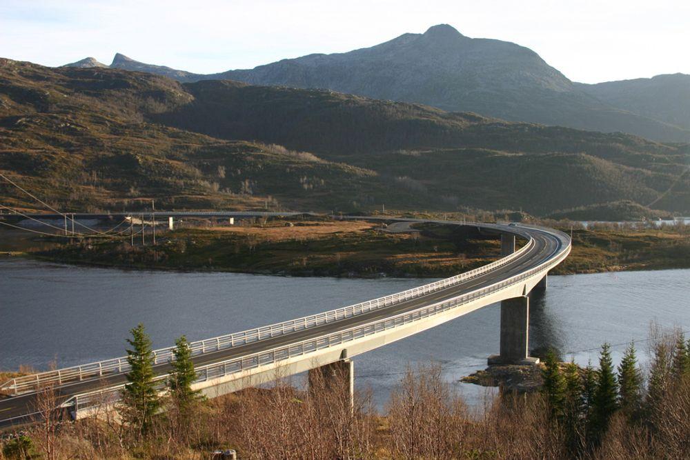 BROER: Fra Husjordøyan går det broer over Vesterstraumen og Austerstrømmen.FOTO: YNGVE JACOBSEN, VÅRE VEGER