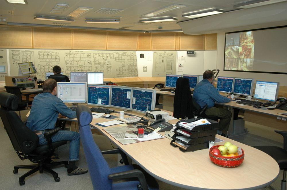 LEVERT OG I DIRFT: Det nye kontrollrommet på Statfjord C er levert av GCCD. Til høyre sees storskjermsløsningen. Bildet er tatt under uttestingen av systemene.