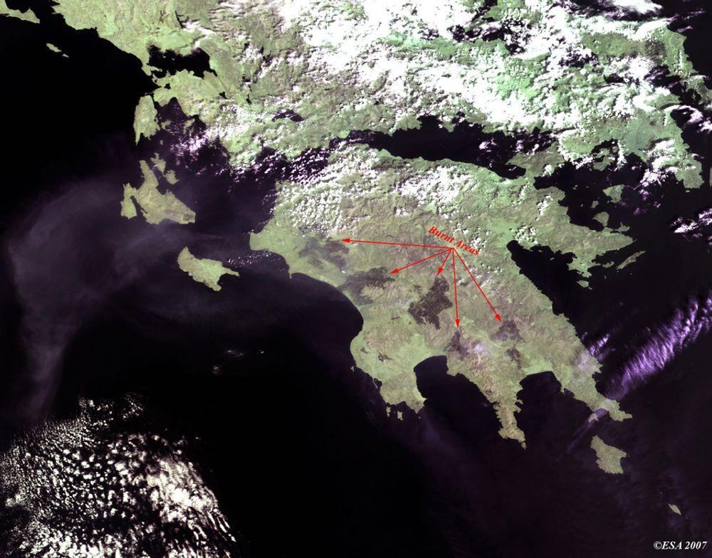 OMFATTENDE: Dette bildet fra Envisat, tatt 27. august, viser de brente områdene der skogbrannene har herjet i Hellas.