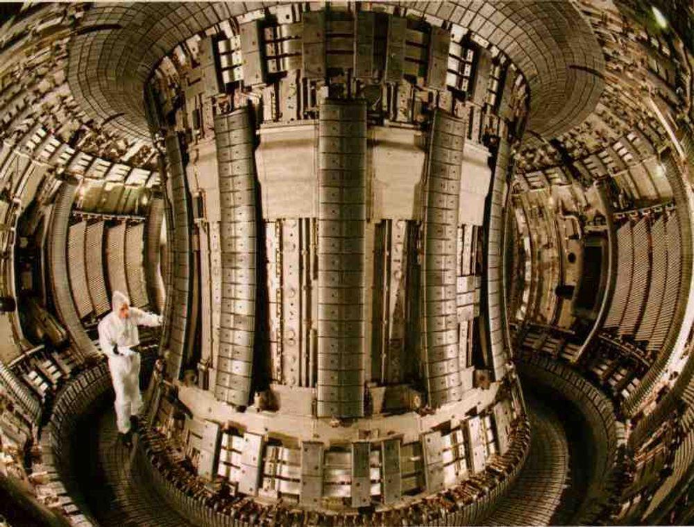 Tokamak fusjonsreaktor. Lykkes arbeidet, vil kjernekraft få en annen stilling i verdens energiforsyning.