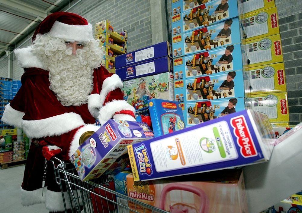 KURVEN FULL: Selv julenissen kan med den lave dollarkursen spare mye på å gjøre sine omfattende innkjøp i USA i stedet for å produsere gavene selv på Nordpolen.