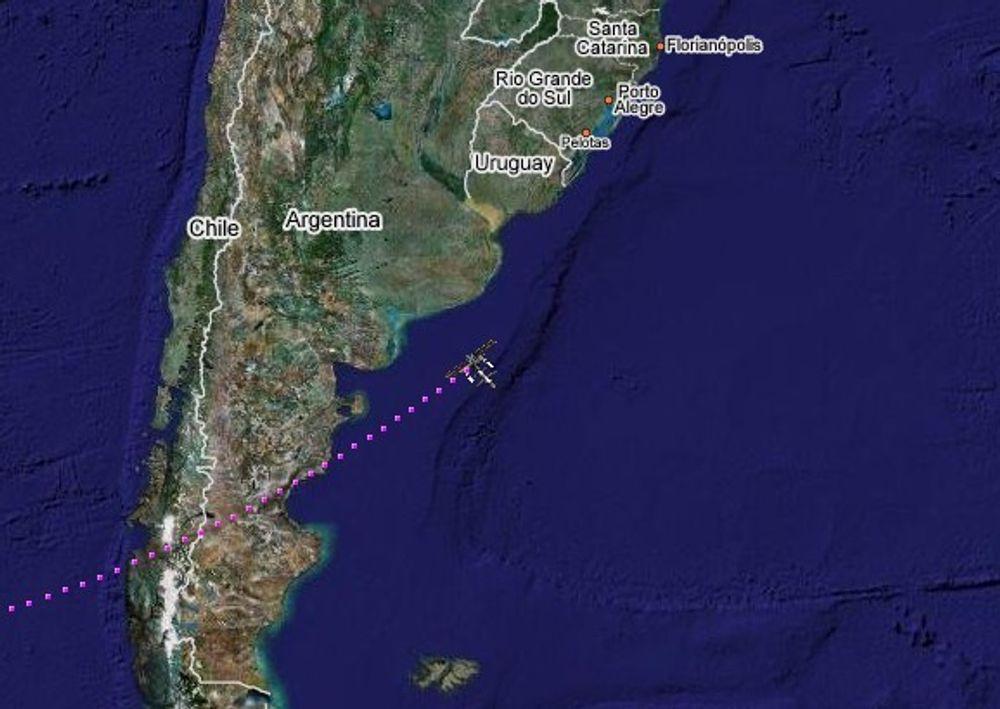 HER ER DEN: Den internasjonale romstasjonen (ISS), her utenfor kysten av Argentina.