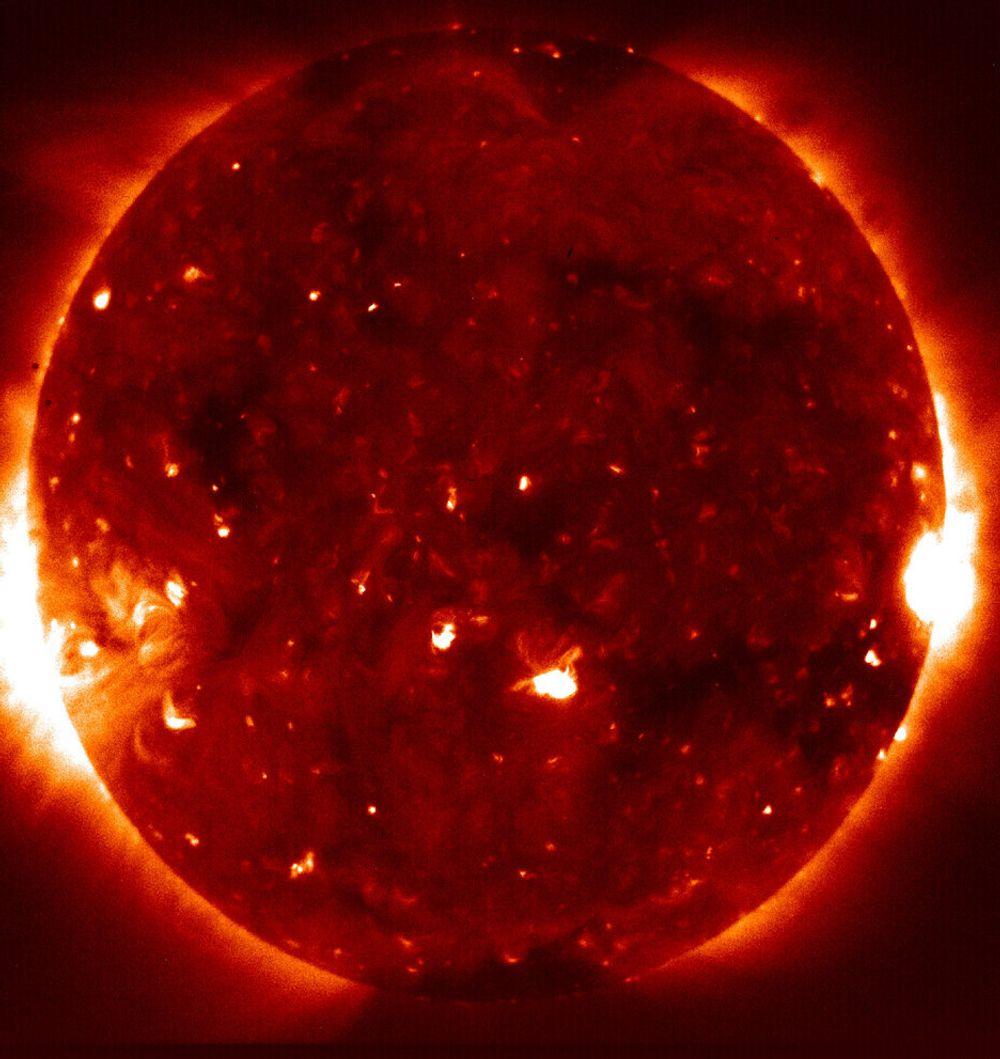 Solas varme atmosfære observert med Hinodes røntgenteleskop.