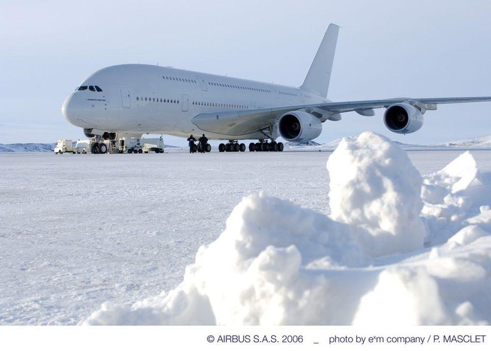 Airbus har også testet A380 i kalde omgivelser i Canada under temperaturer på -29 grader celcius. Motorene startet. En oljepumpe ble ødelagt. Systemene oppførte seg normalt.