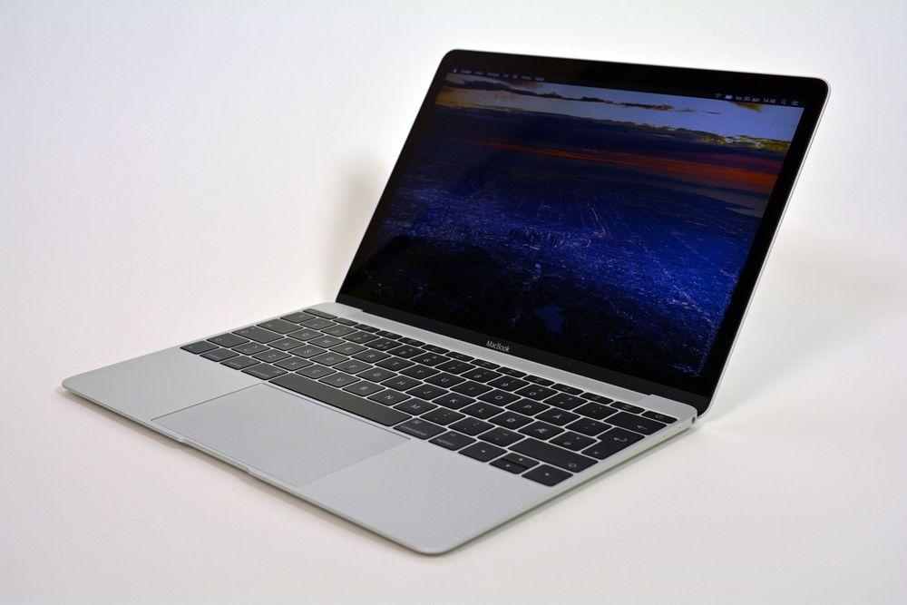 Macbook: Alt er strippet ned til et slags minimum. Resultatet er en ekstremt tynn og lekker sak som knapt er tyngre enn en iPad. 