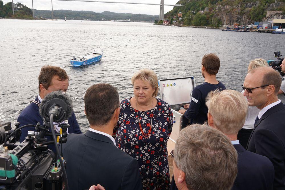 Statsminister Erna Solberg var til stede hos Vard Brevik da kontrakt på bygging av Yara Birkeland ble undertegnet onsdag 15. august.