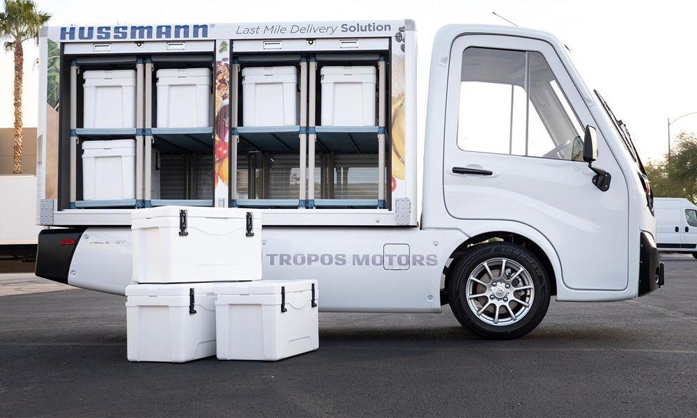 Panasonic og Tropos Motors har presentert to konsepter for trange miljøer. Én brannbil og en kjølebil til frakting av matvarer.
