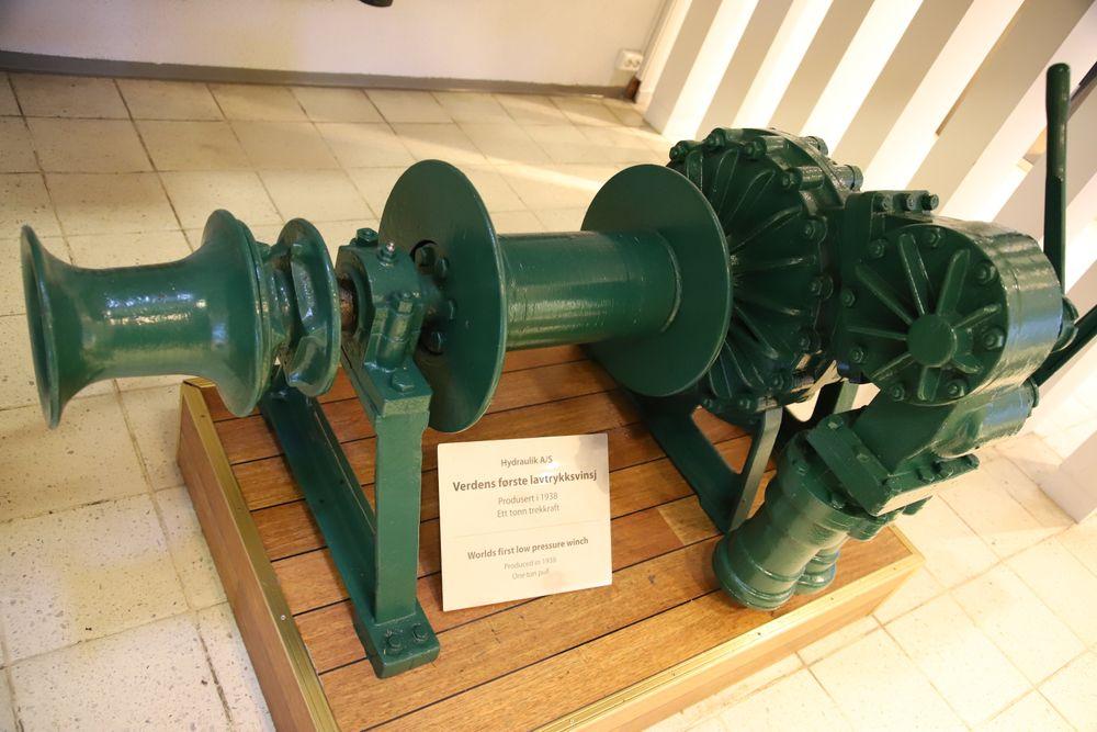 Den første hydrauliske lavtrykksvinsjen fra 1937 hadde en trekkraft på 1 tonn.