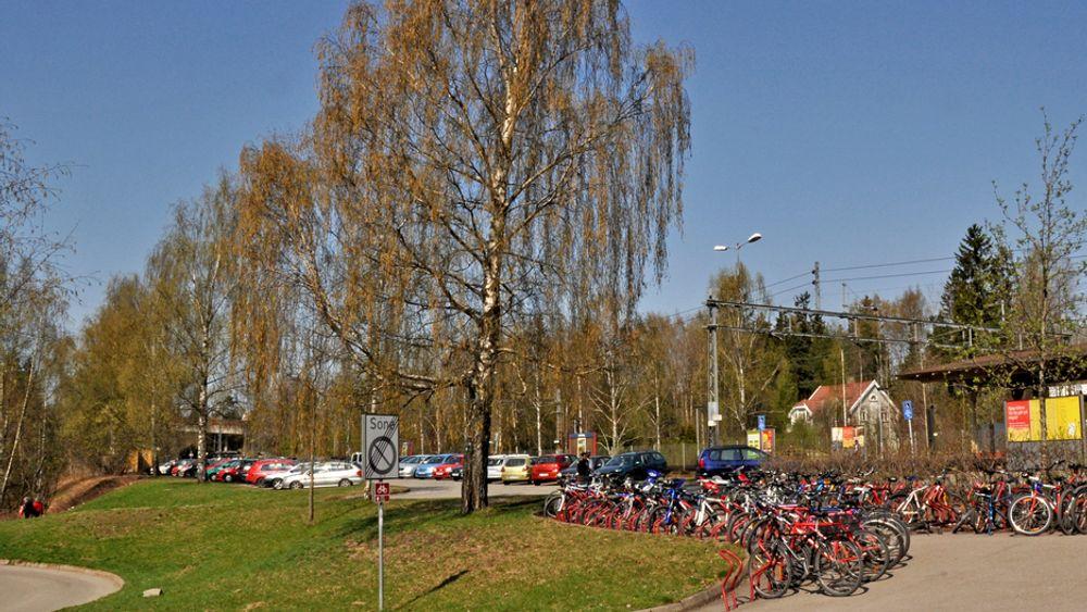Gangkulverten vil gå tvers gjennom parkeringsplassen for sykler på Lørenskog stasjon. Nye parkeringsplasser skal etableres som erstatning for de som går tapt.