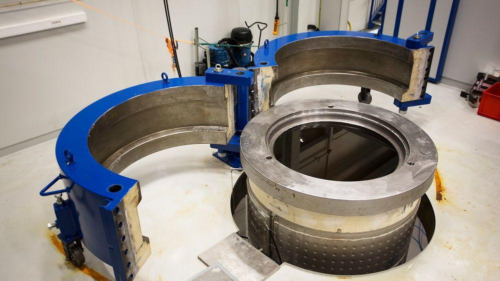 Høyt trykk: Siemens’ 50 tonn tunge trykktank i Trondheim rommer 5000 liter og kan teste på hele 480 bars trykk, mer enn nok til å simulere trykket på 3000 meters dyp. 