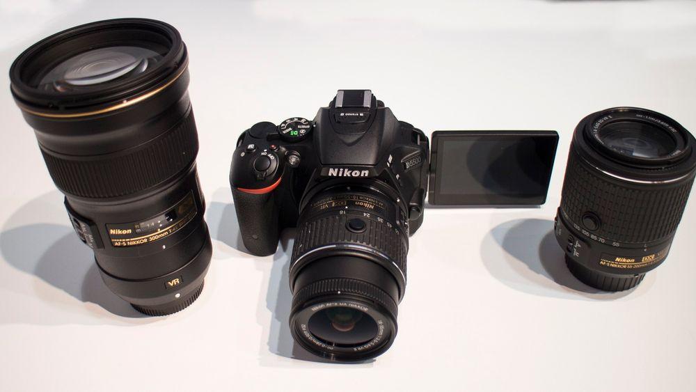Til mobilbrukerne: Nikon vil friste folk som tar bildene med mobiltelefonen med noe bedre. Nye D5500 og de nye objektivene er mindre og bedre enn noen gang. 