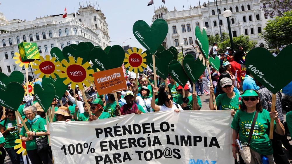  Onsdag demonstrerte miljøforkjempere i Perus hovedstad Lima i forbindelse med klimamøtet som foregår. 