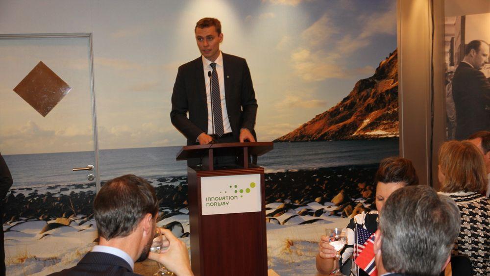Olje- og energiminister Ola Borten Moe holdt tale under åpningen av den norske paviljongen. 