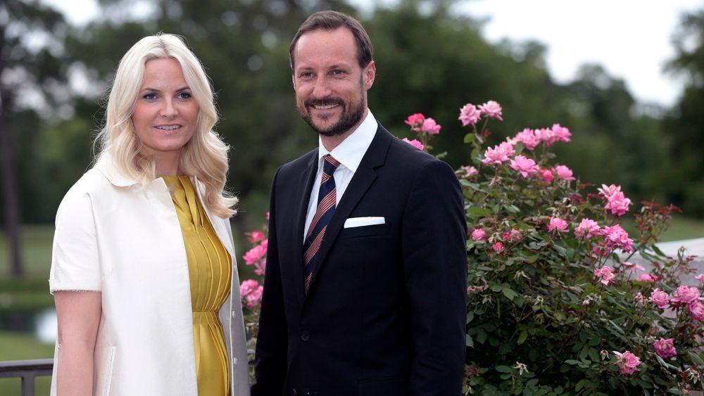 ENGASJERTE I NORSK TEKNOLOGI: Her ses kronprinsesse Mette-Marit og kronprins Haakon på River Oaks Country Club i forbindelse med Innovasjon Norges buffet i Houston mandag. 
