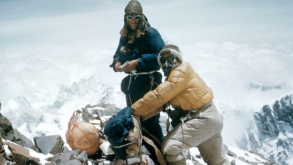 Sir Edmund Hillary og Tenzing Norgay nådde toppen av Everest med hvert sitt oksygenapparat med åpent kretsløp. Bildet er tatt på sør-ryggen av fjellet.