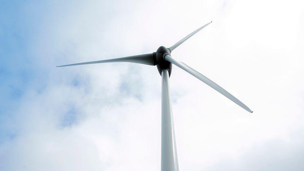 Konsesjon: Vesterålskraft Vind AS har fått endelig konsesjon til Ånstadblåheia vindpark i Sortland, men må utrede risikoen for iskast fra rotorbladene. 