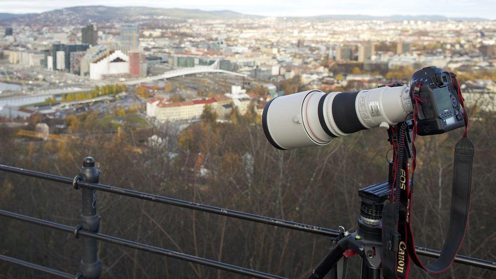 Stort kamera for stort bilde: Et Canon 1D X med 400mm f/2.8 L II ble brukt til å fotografere Oslo i 12 000 megapiksler. Foto: Eirik Helland Urke