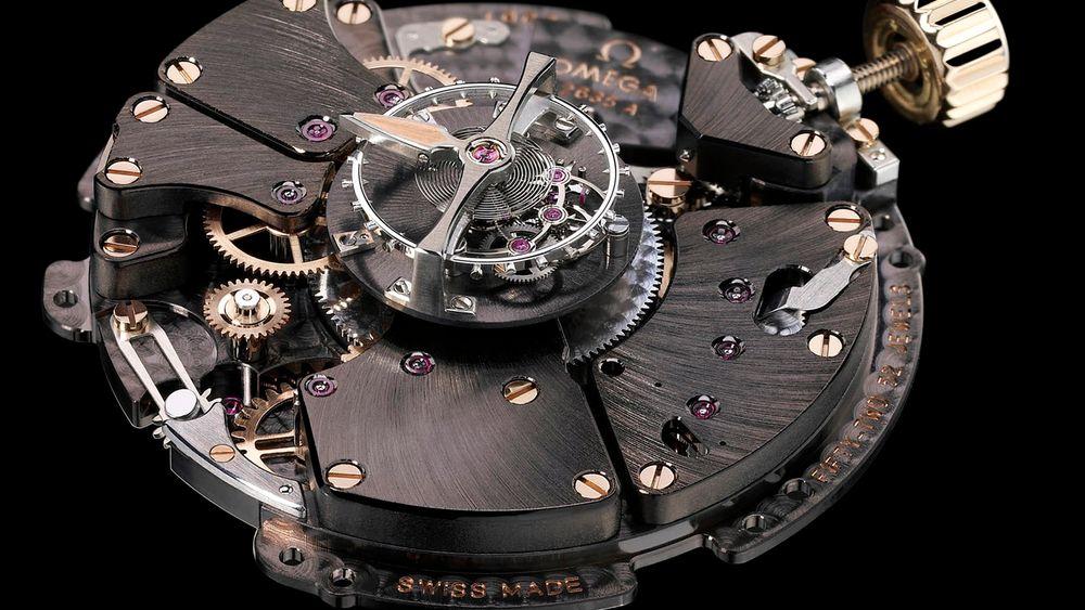 Dyr: Omega De Ville Tourbillion Co-Axial er et armbåndsur til den ringe pris av 1.946.300 kroner. Den har en en såkalt Tourbillionmekanisme som har som formål å eliminere effekten av gravitasjon på nøyaktigheten. 