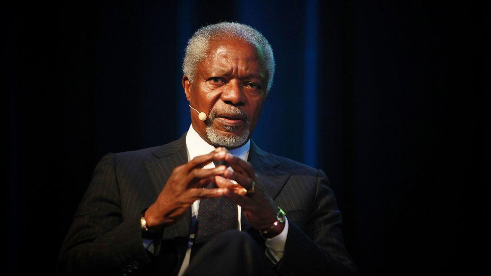 Kofi Annan mener en satsing på ren energi vil gjøre at fossil energi automatisk skvises ut på sikt.